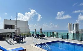 Flat Vista Mar em Boa Viagem - Andar Alto, Piscina e Wi-Fi Rápido